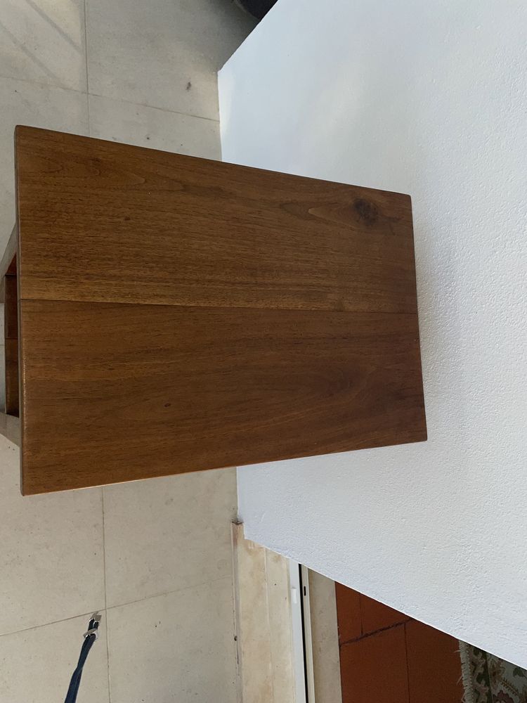 Mesa de apoio ou de cabeceira Olaio em madeira de castanheiro
