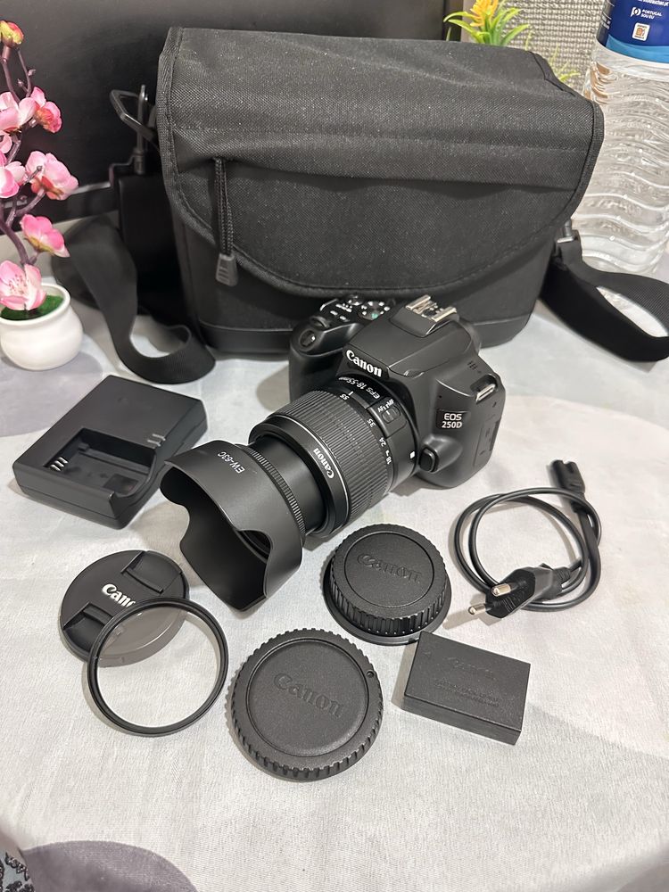Canon Eos 250D WiFi/4k video/ecrã tactile com lente 18-55mm e bolsa