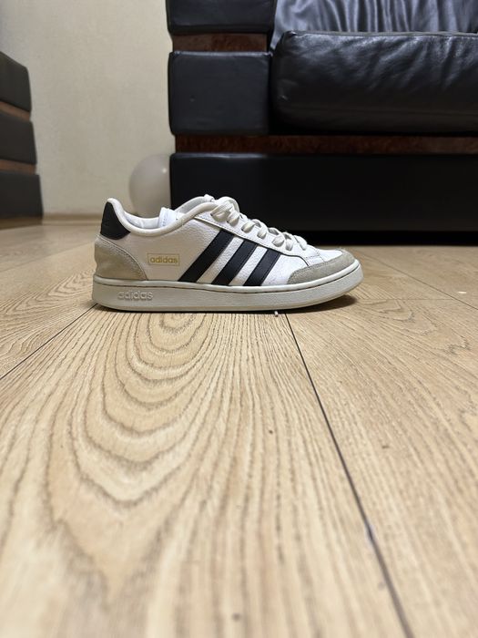 Продам кроссовки Adidas