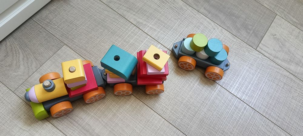 Продам дитячий дерев'яний конструктор потяг cubika