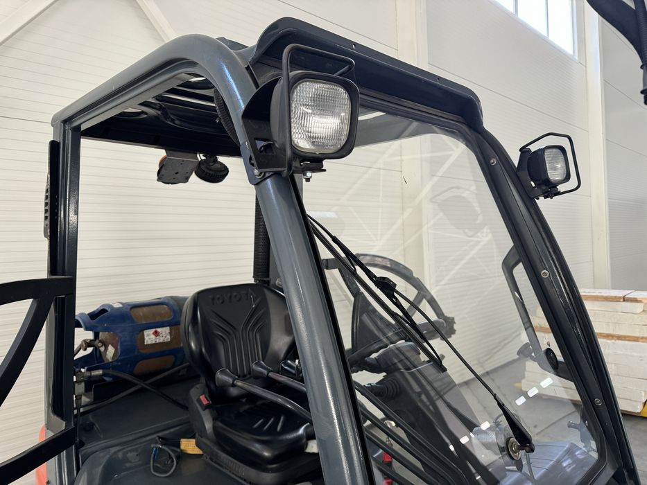 Продаж навантажувача TOYOTA 02-8FGF15, 2009 року в ідеальному стані!