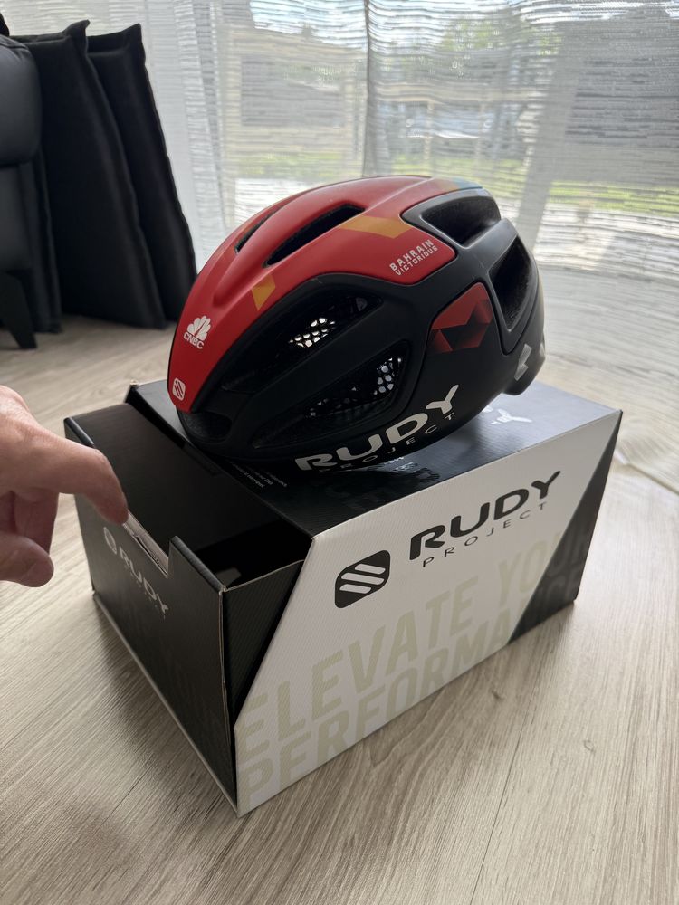 Kask Rudy Project Spectrum w limitowanej edycji Bahrain Victorious