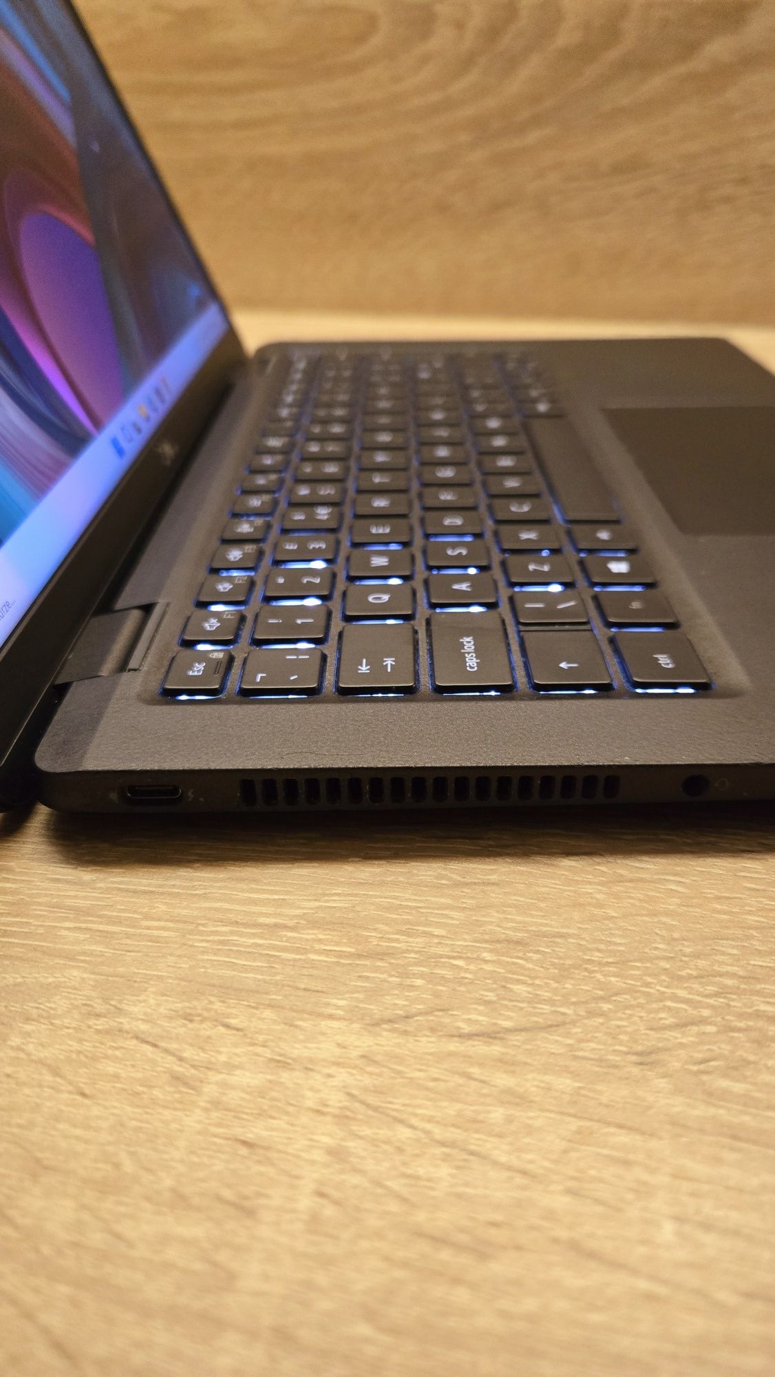 Laptop Dell Latitude i7-1185G7 16GB DDR4 Iris Xe 256GB SSD M.2 Win11H