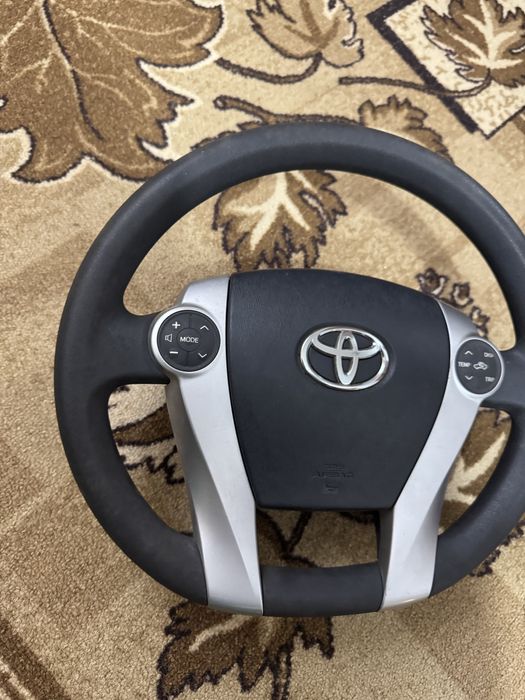 Кермо взборі на Тойота Пріус 30 гібрид