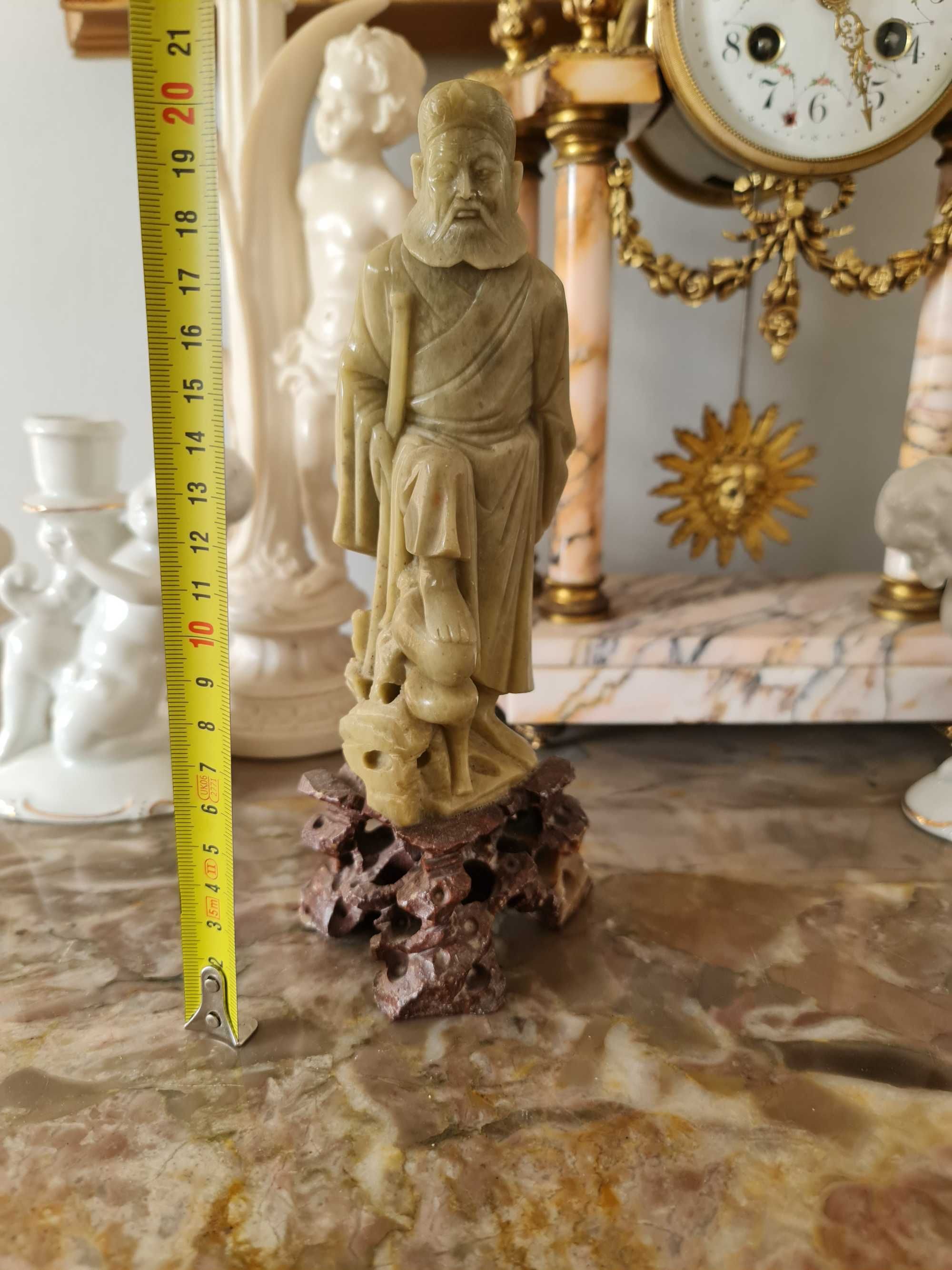 Stara figurka z kamienia mydlanego