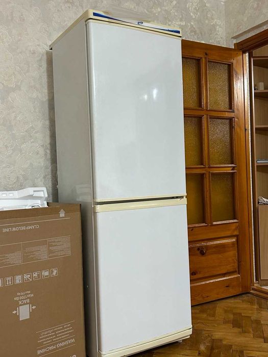 Надійний Двокамерний Холодильник POZIS (Морозилка Знизу)