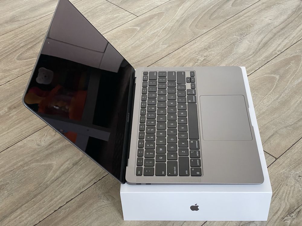 MacBook Air M1 2020 8/256 Space Grey jak nowy