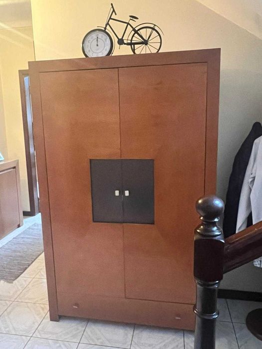 Móvel com garrafeira