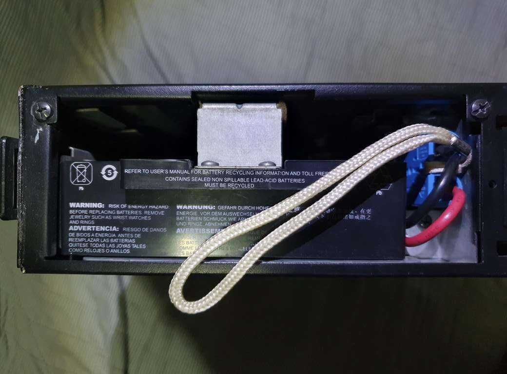 Бесперебійник APC Smart-UPS 2000RT SURT2000XLi 1400W SURT48XLBP