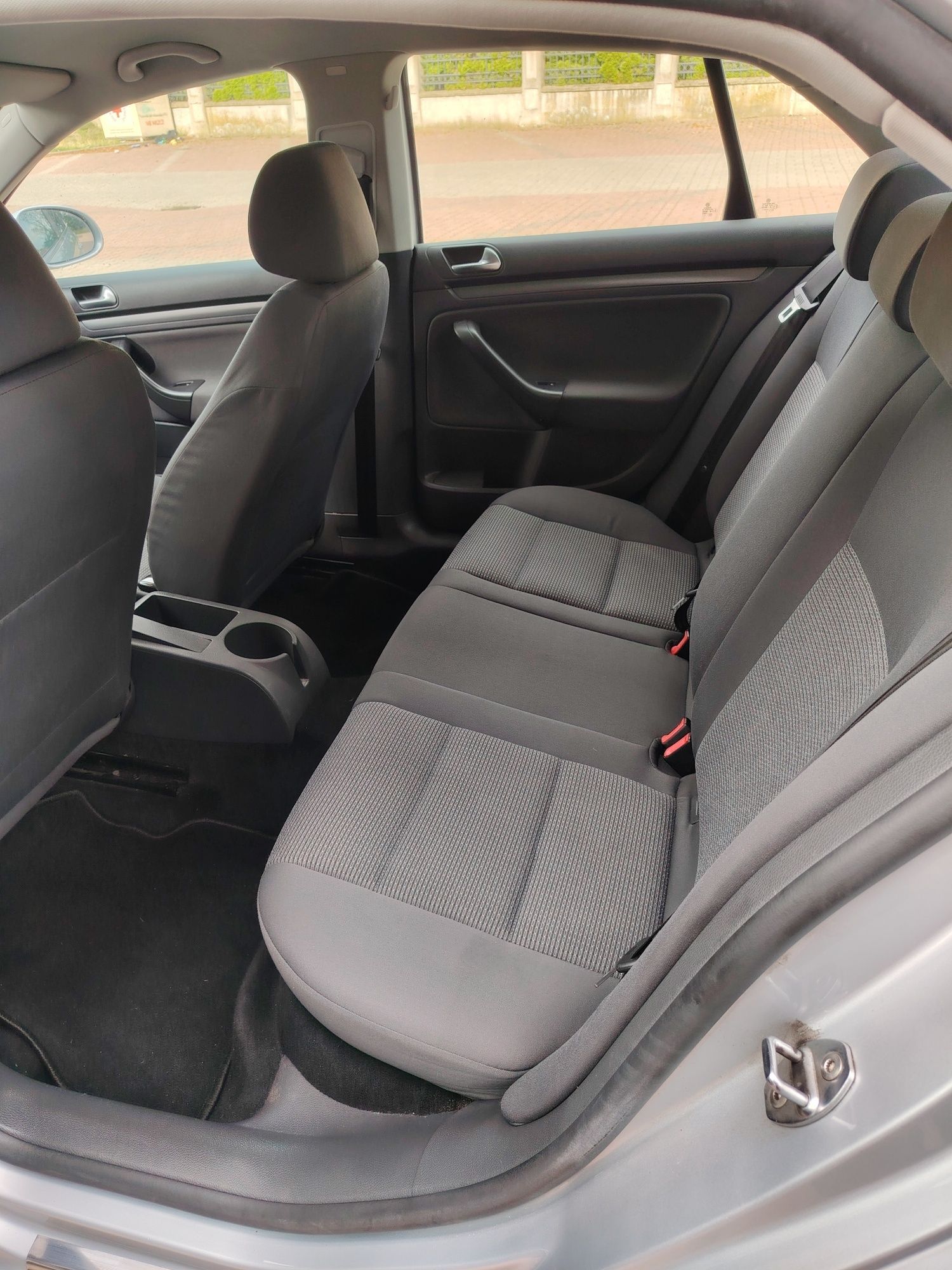 Volkswagen Jetta 1,6 benzyna przebieg   112 tys km