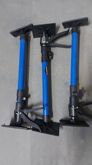 Rozpórki regulowane do montażu ościeżnic futryn, prawie nowe 3 sztuki