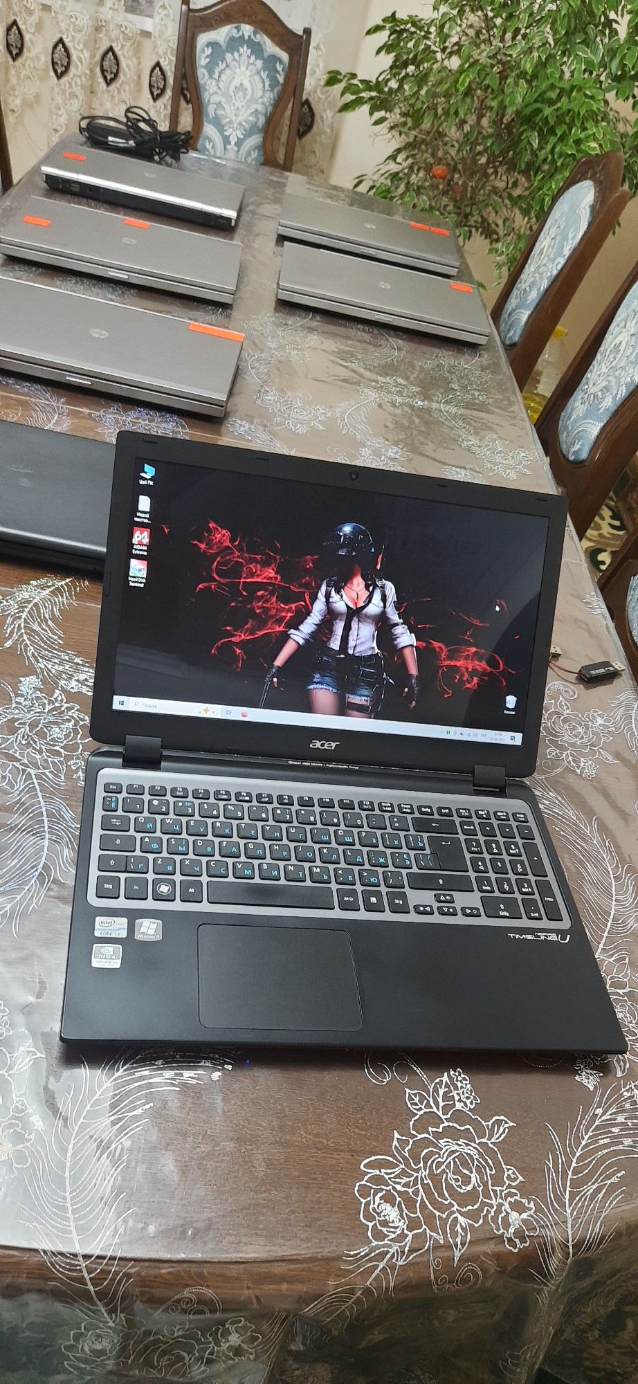 Продам 4ядерний ноутбук,1gb відео карта,500gb hdd,10gb озу
