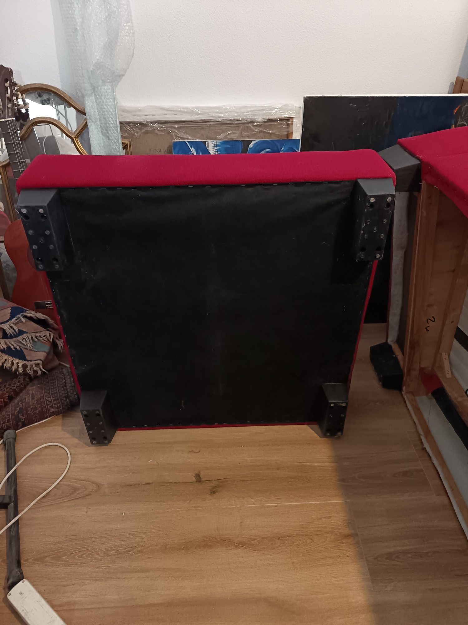 Sofá Chaise Longue Vermelho em bom estado geral