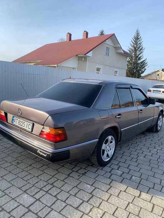 Легендарна Mercedes w124