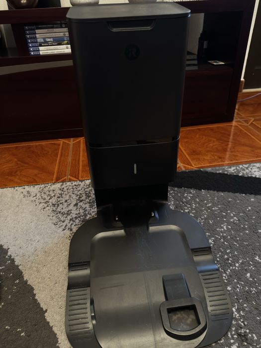 Aspirador IRobot Roomba i8+ com Estação de Autolimpeza
