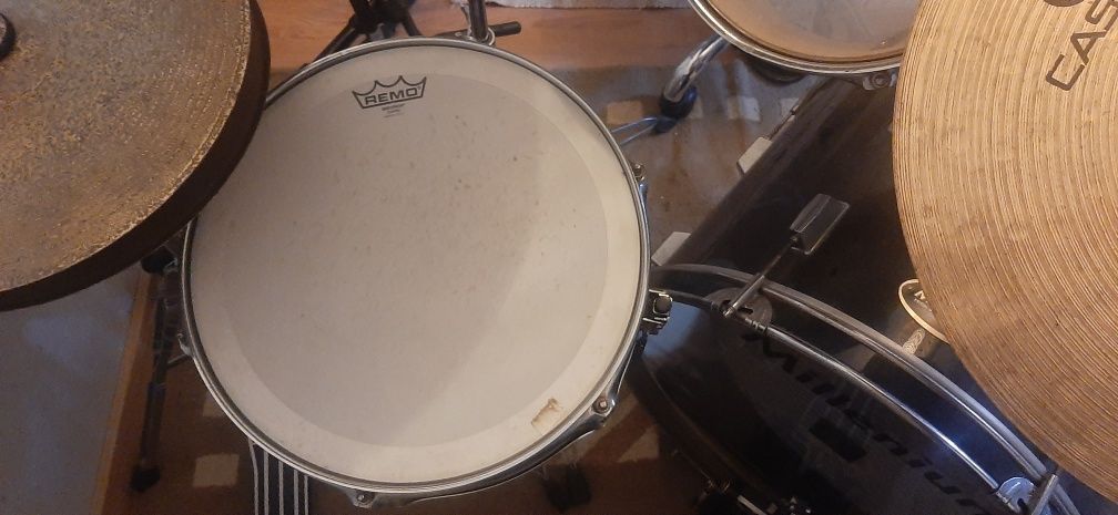 Bateria Millenium com peles Remo