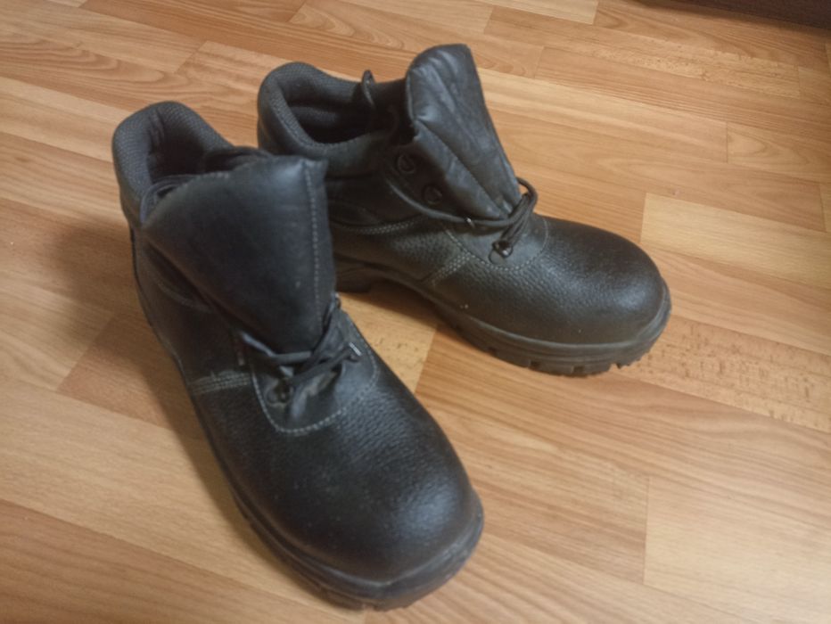 Черевики робочі 42 розмір,натуральна шкіра .нові