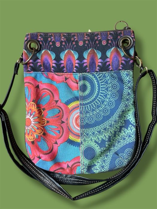 Жіноча сумка крос боді