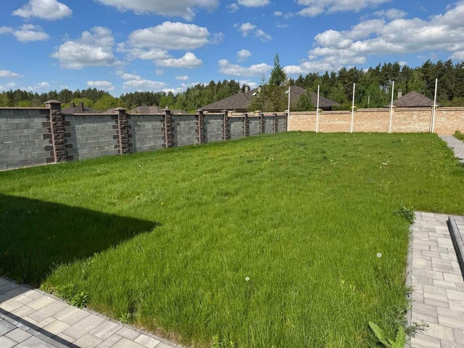 р Американкана на березі озера