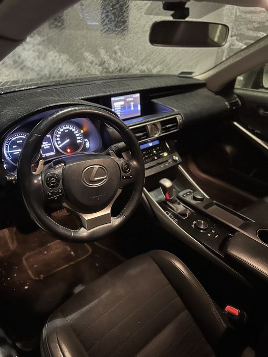 Lexus is300h hybryda sprawny jezdzacy FV23% rwd