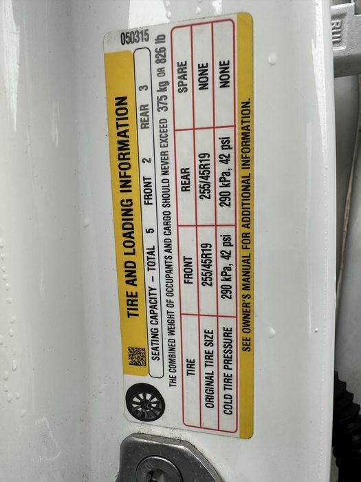 Tesla model Y ціла не биток long range