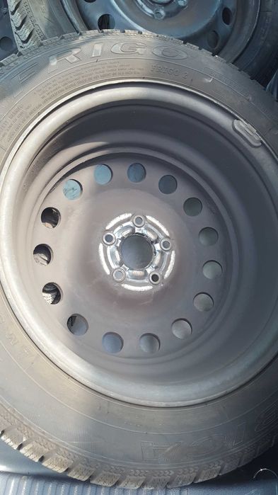 Opony zimowe, felgi 16", kołpaki - komplet 4 szt.