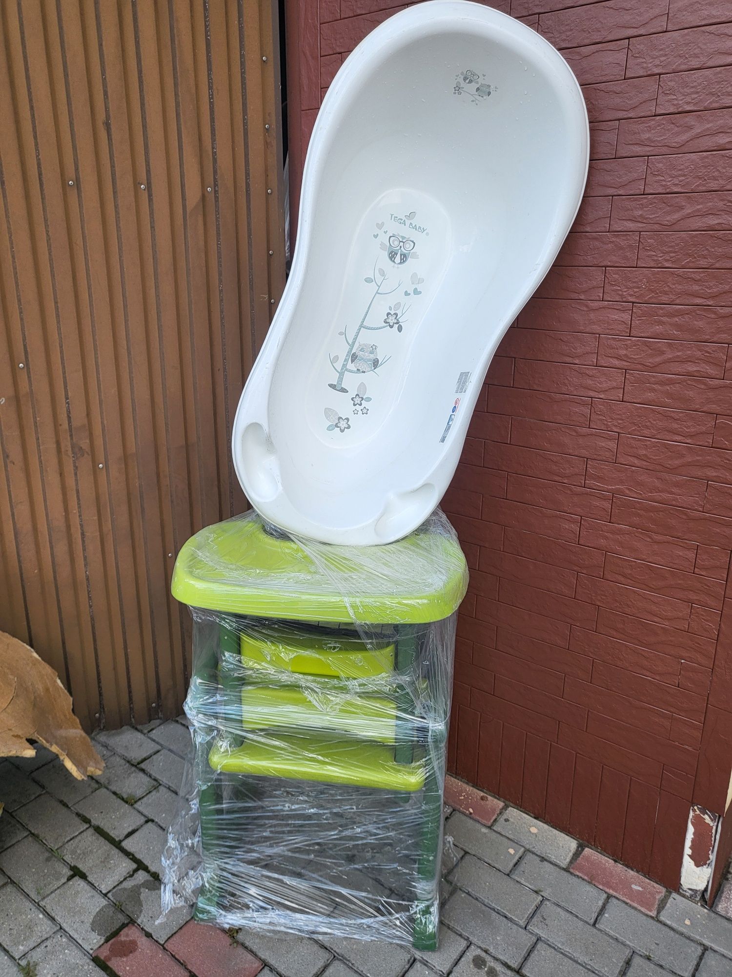 Oddam fotelik do jedzenia dla dziecka oraz waniennkę