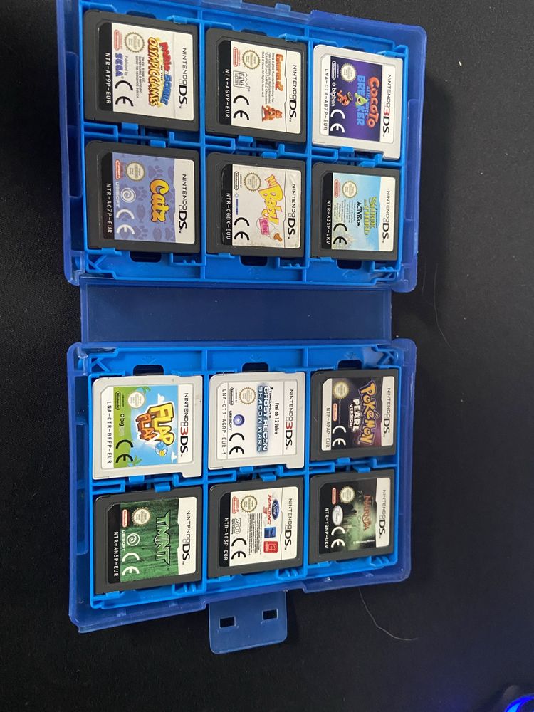 Caixa com jogos Nintendo DS 3ds