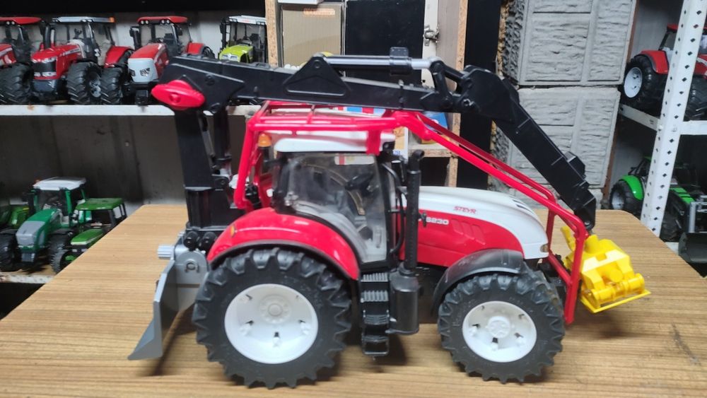 Bruder traktor Steyr leśny