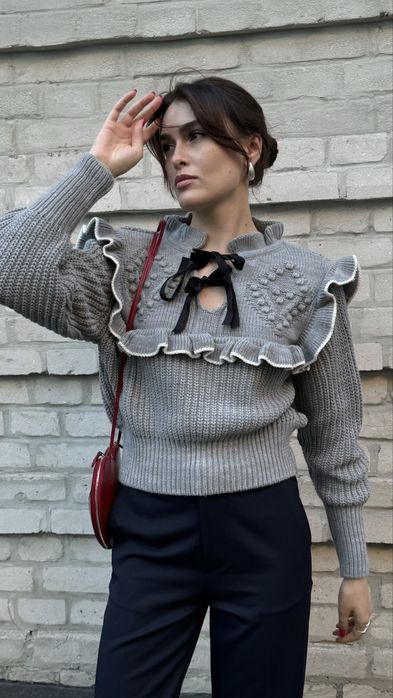 Светр сірий з рюшами one size