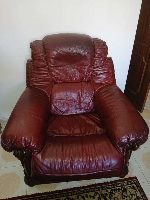 Conjunto de sofás em pele