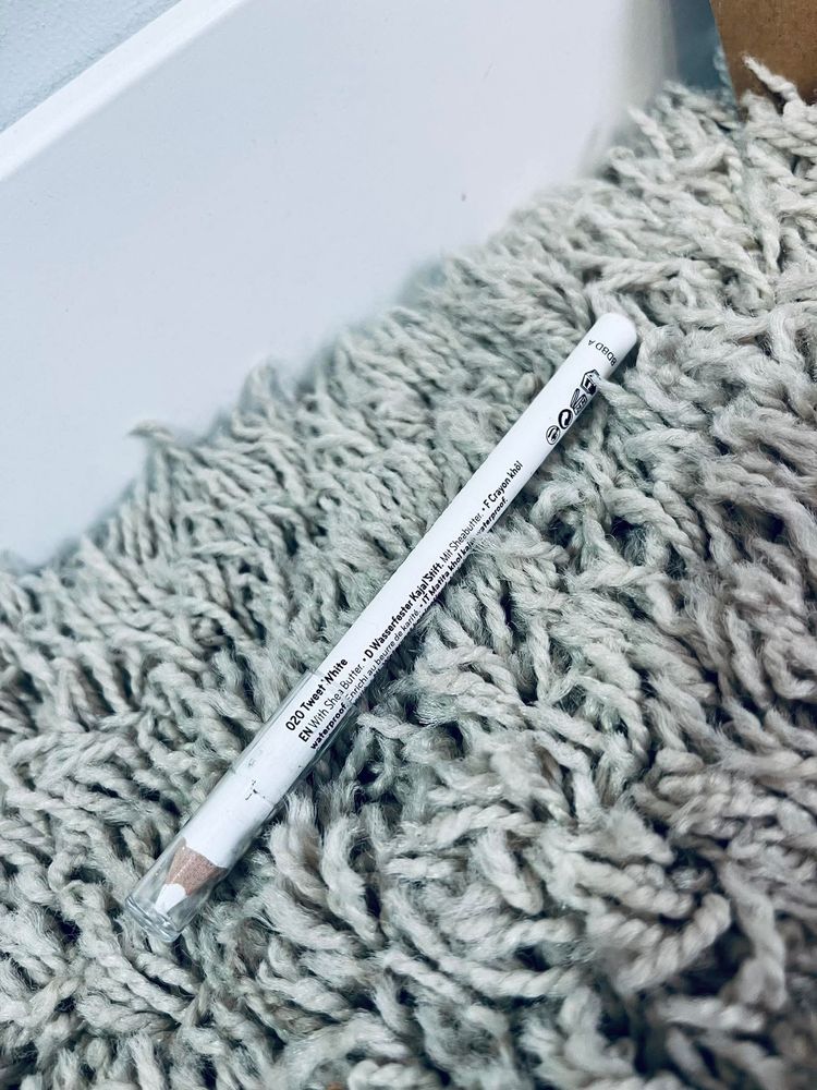 Catrice kohl kajal biała kredka do oczu makijaż