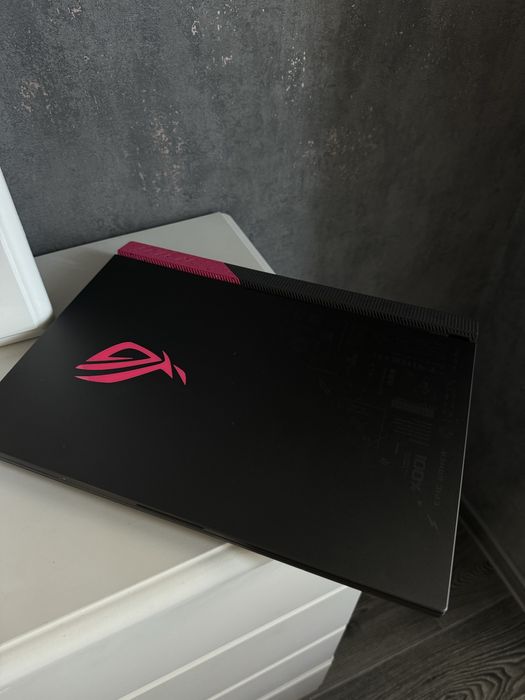 ASUS ROG Strix G15 ( Electro Punk + фірмовий килимок для миші )