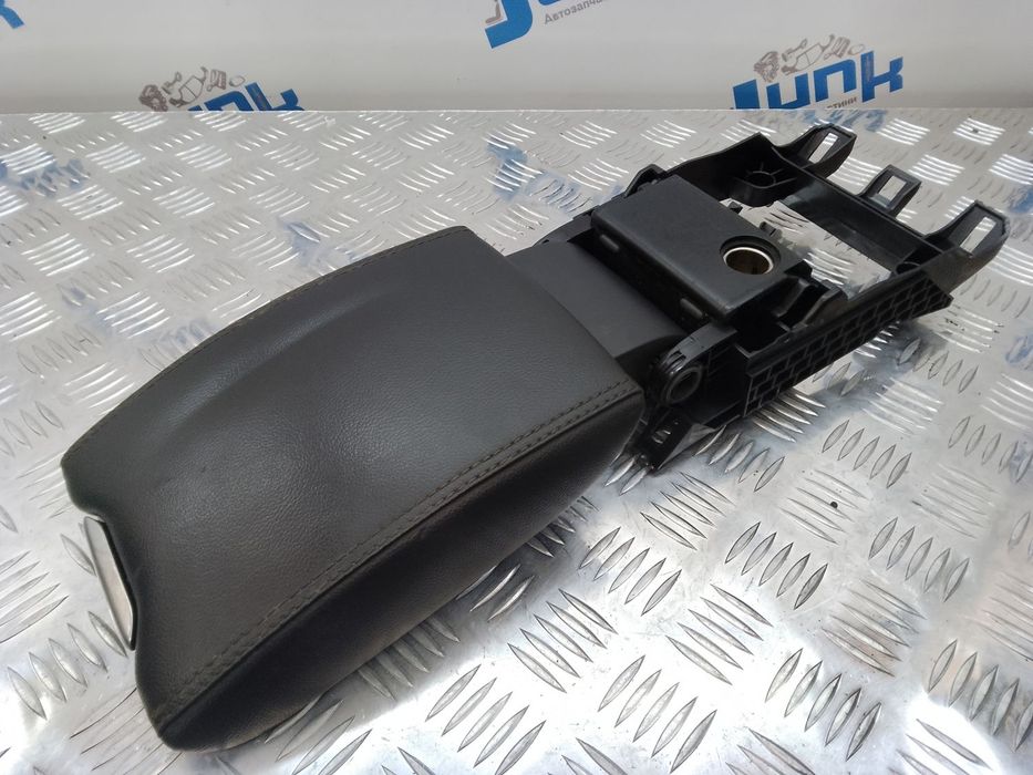 Центральный подлокотник 39827254 для Volvo S60 II 2010-2018