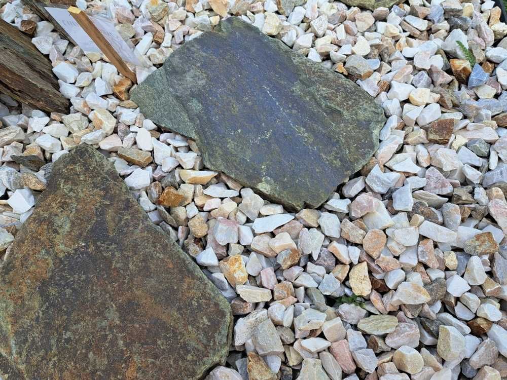 łupek szarogłazowy połupany, wielkopłytowy, ścieżkowy