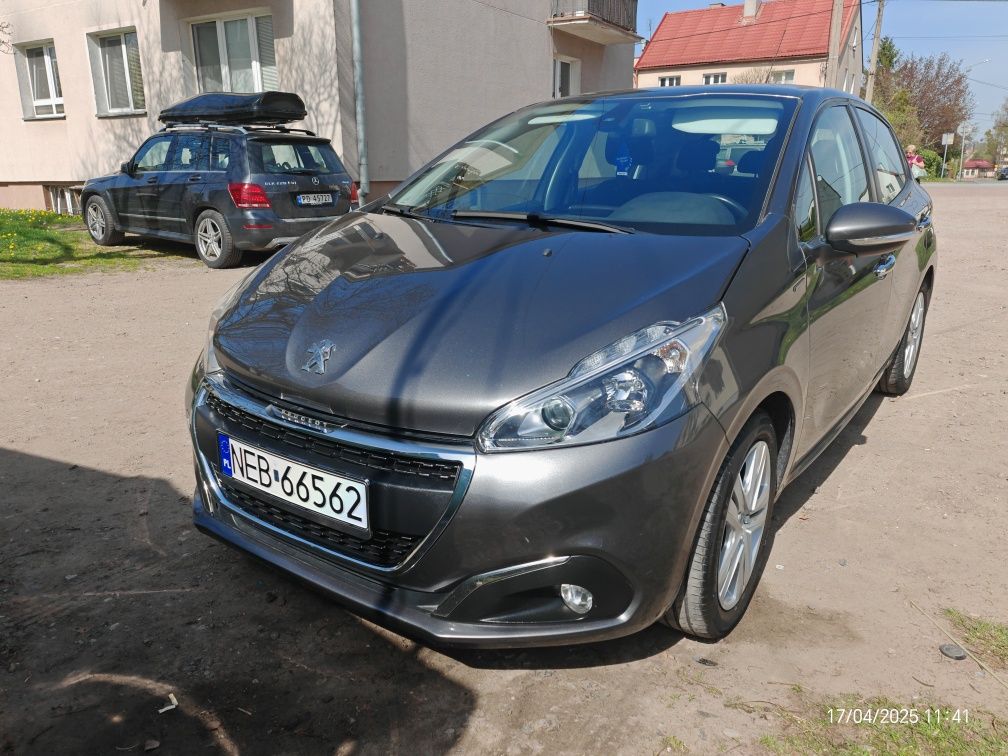 Peugeot 208 1,2 benzyna