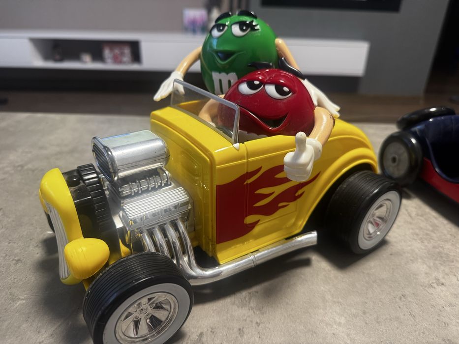 Машинки M&M та мотоцикл