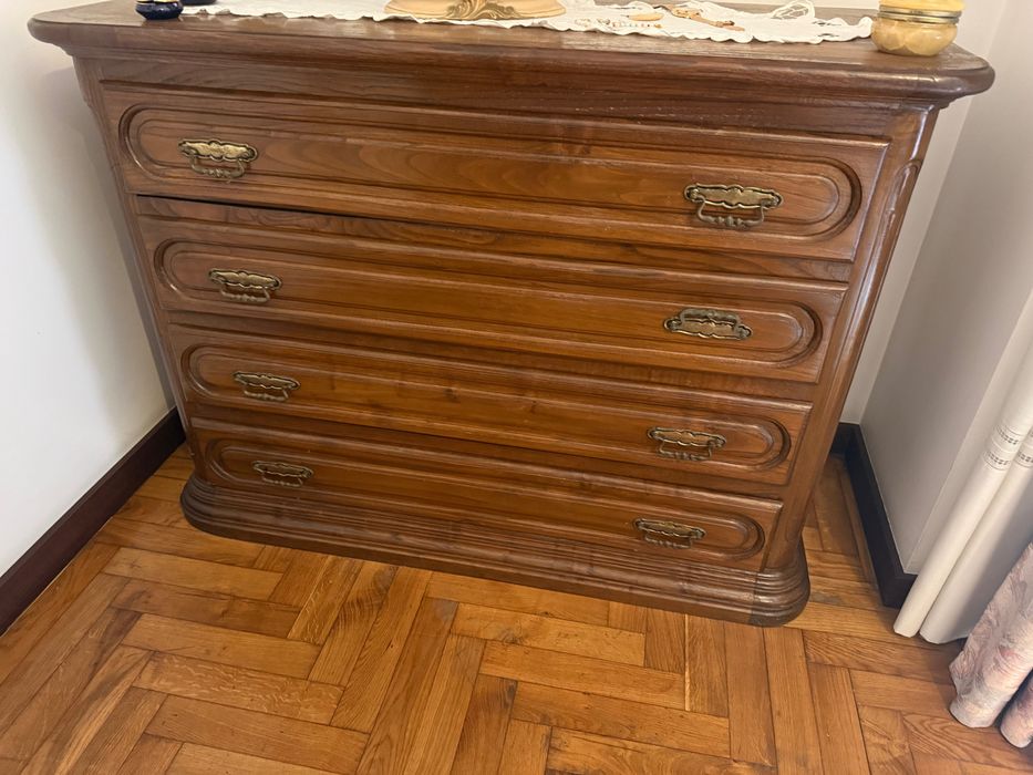 Cómoda + 2 mesinhas de cabeceira