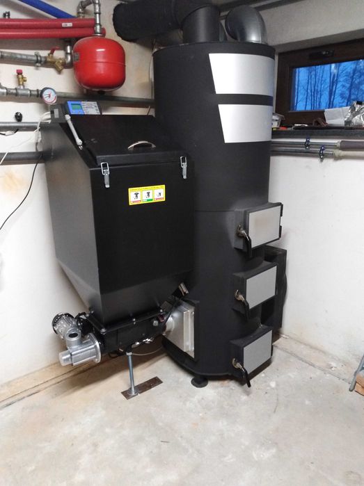 Piec nadmuchowy z podajnikiem. 50 kw.