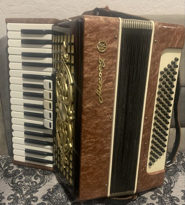 Акордеон.         .
