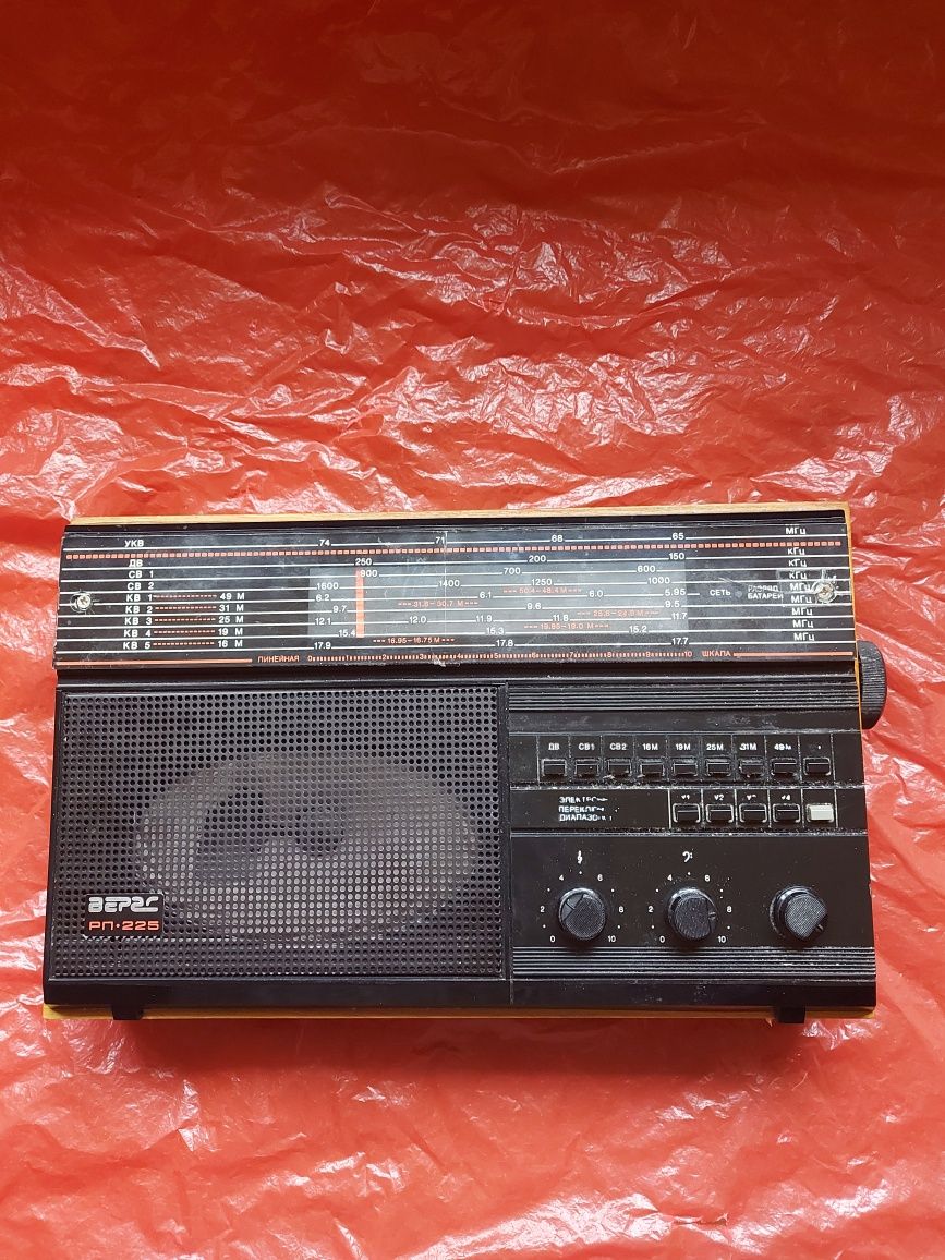 Stare radio z PRL z epoki ZSRR WIERAS RP 225