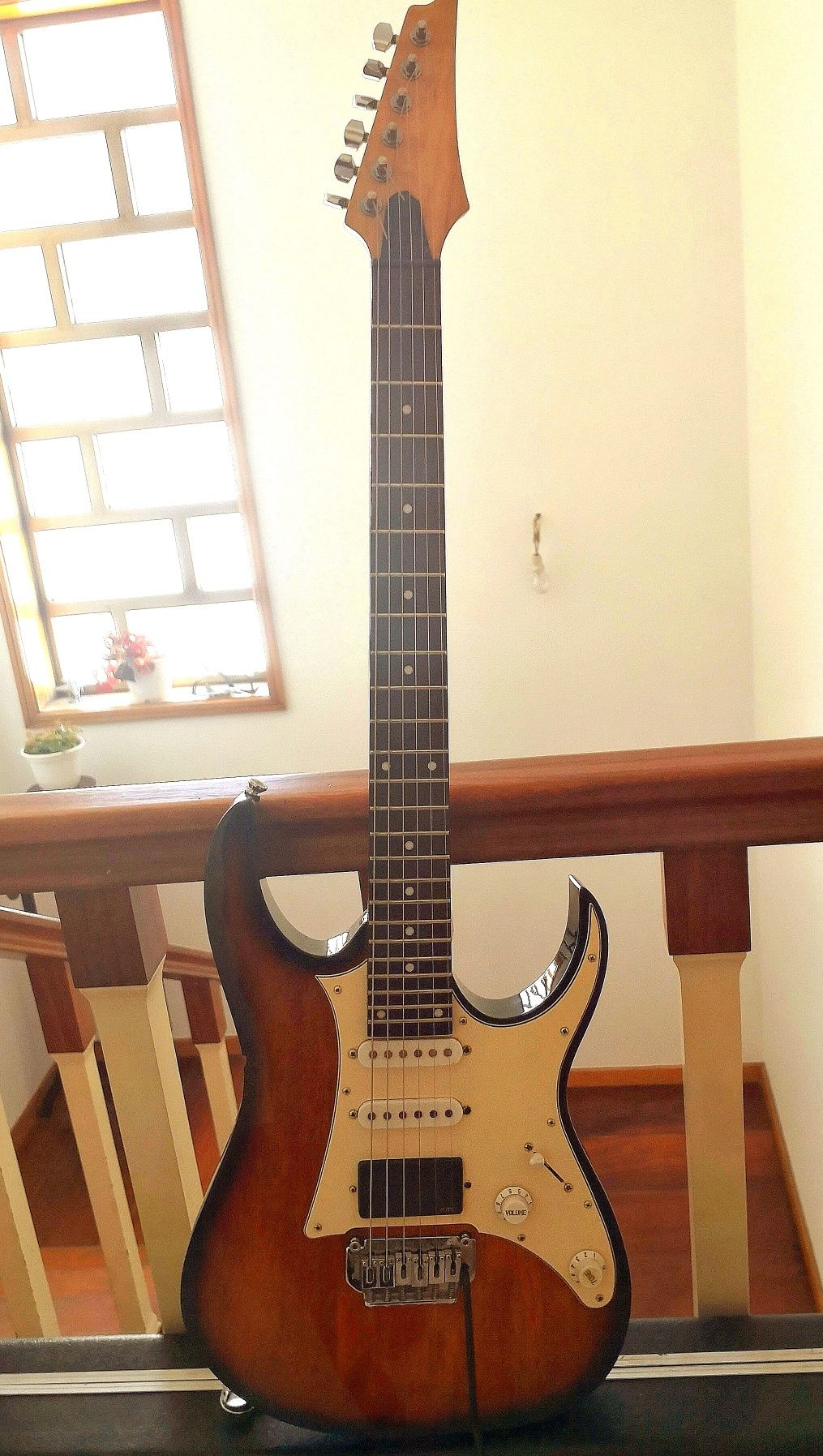 Ibanez com Pickup activo EMG 81