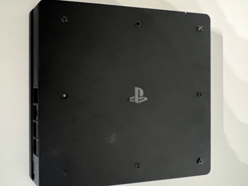 PS4 Slim 1TB em perfeittas condições