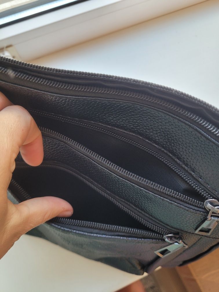 Чорна модна сумка сумочка через плече, розмір 25 на 19 см, нова