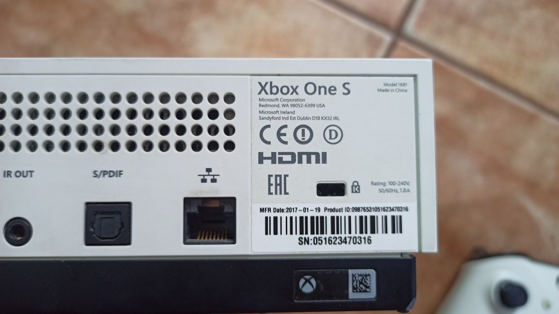 Продам Xbox One S