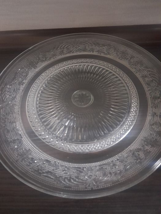 Sprzedam talerze deserowe