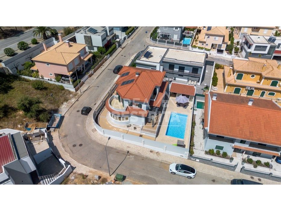 Moradia T5 (isolada) com piscina - Vale Ana Gomes - Setúbal