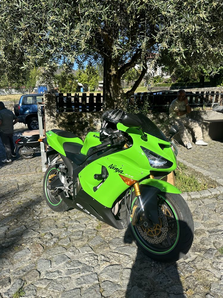 Vendo mota kawasaki 636