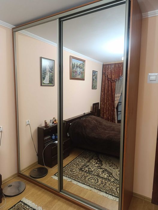 Шафа - Купе з зеркальними дверима та  Шафа