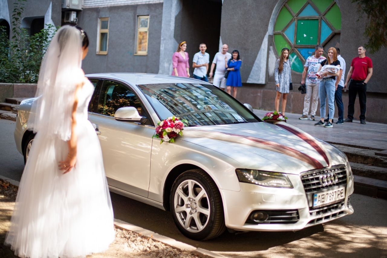 Оренда автомобіля на весілля із водієм. Аренда авто на свадьбу